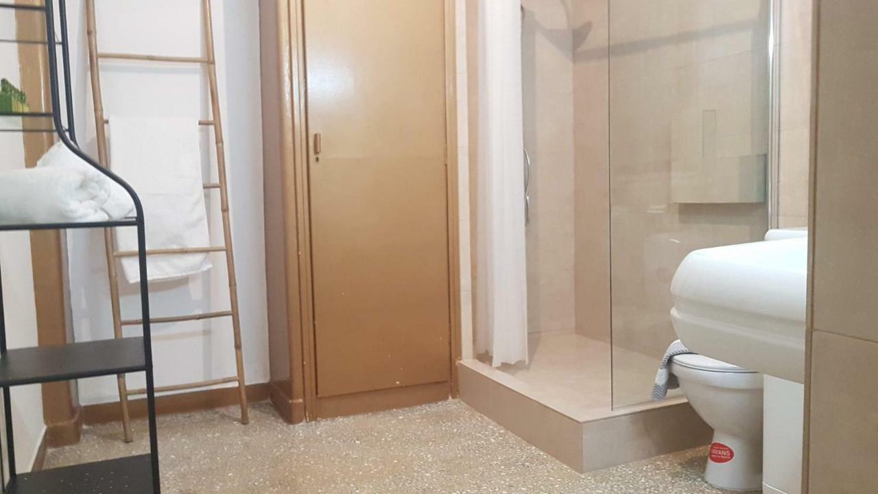 Violet Errathens Apartment - Athens Center, 7 Bd, 3 Bath Eksteriør billede